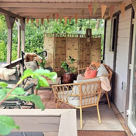 Het Goudhaantje 木屋 *